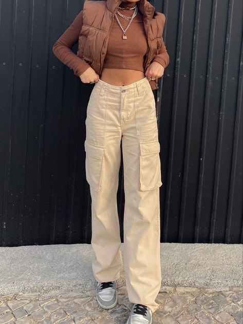 Celana Kargo, Celana Fashion, Cargo Outfit, Pants Outfit Fall, Outfits Con Jeans, Cargo Pants Outfit, Everyday Fashion Outfits, Casual Day Outfits, Brown Outfit
