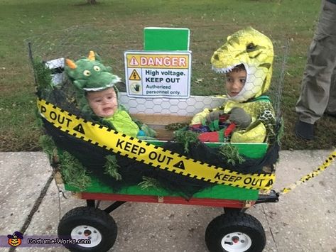 Caged Dinosaurs - 2018 Halloween Costume Contest Sibling Dinosaur Halloween Costumes, Family Of 4 Halloween Costumes Dinosaur, Dinosaur Cage Wagon Halloween, Dinosaur Wagon Costume, Halloween Decorated Wagon, Dinosaur Halloween Costume Family, Halloween Costume With Wagon, Dinosaur Family Halloween Costumes, Family Dinosaur Halloween Costumes