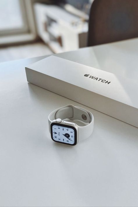 Apple Watch White Aesthetic, White Apple Watch, Apple Watch White, Apple Watch Hacks, Apple Watch Colors, Steve Jobs Apple, Apple Watch Design, Apple Watch Fashion, Apple Watch Se