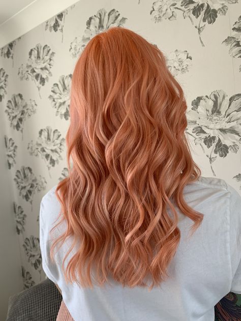 Strawberry Peach Hair Color, Orange Strawberry Blonde Hair, Soft Orange Hair Color, Hair Inspo Color Strawberry Blonde, Peach And Blonde Hair Highlights, Long Peach Hair, Strawberry Peach Blonde Hair, Peach Orange Hair Color, Peach Coloured Hair