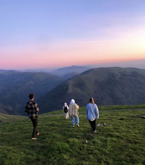 Dates In Nature, Best Friend Vibes, Exploring Aesthetic, Lev Livet, Shotting Photo, Summer Vibe, Summer Dream, Foto Inspiration, Best Friend Pictures