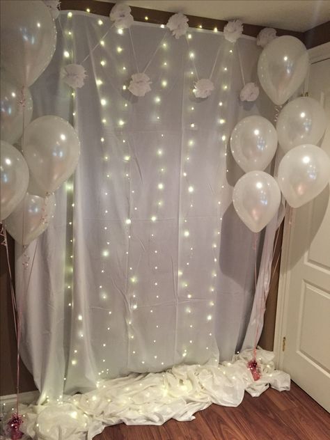 Sweet 16 Decor Aesthetic, Princess Party Sweet 16, 16rh Birthday Party Ideas, Photo Wall Sweet 16, Sweet 16 Decorations At Home, Sweet 16 Photo Wall Ideas, Sweet 16 Party Ideas Photo Booths, Selfie Birthday Party Ideas, Indoor Sweet 16 Party Ideas