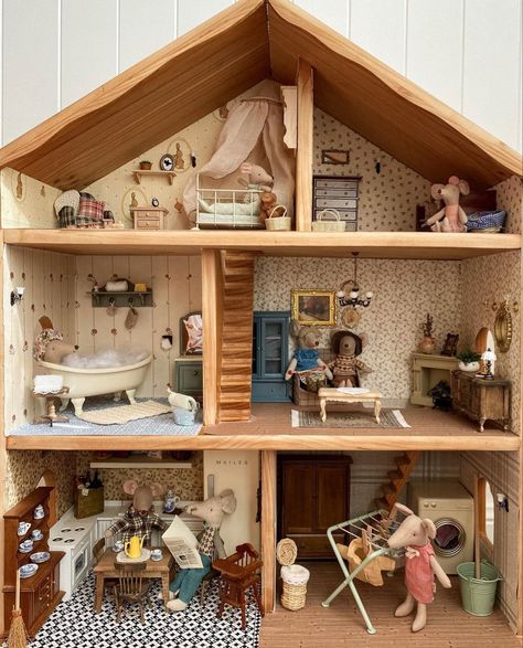 Maileg Inspired Nursery, Homemade Dolls House, Maileg Dolls House, Maileg House Ideas, Dolls House Renovation, Maileg Mouse House Diy, Diy Maileg Dollhouse, Diy Mouse House, Maileg Mouse Diy