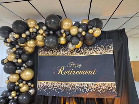 Retirement Dinner Ideas Table Settings, Retirement Backdrop Ideas, Retirement Party Decorations For A Man, Retirement Centerpiece Ideas, Retirement Party Ideas Decorations, Office Retirement Party, Masculine Party, Retirement Decor, Happy Retirement Decorations