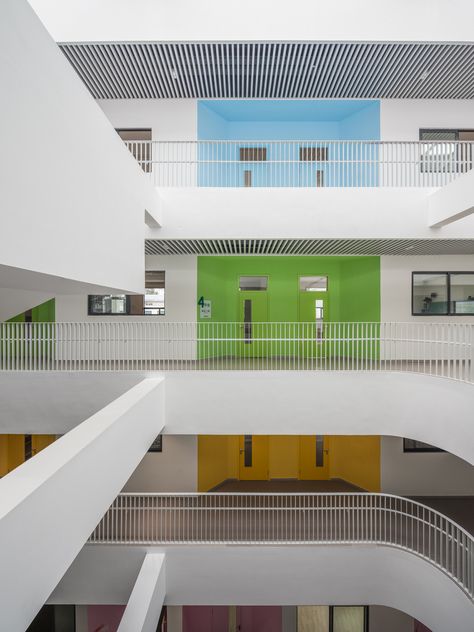 Elementary Schools Architecture, Elementary School Interior Design, Elementary School Design, Innovative School Design, Special Needs School, School Interiors, Elementary School Architecture, School Corridor, Education Design Interior