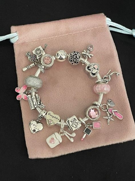 Templat Kotak, Stile Blair Waldorf, Pandora Bracelet Charms Ideas, Girly Bracelets, Pandora Bracelet Designs, Pandora Armband, Bracelet Pandora, Wrist Jewelry, Gelang Manik