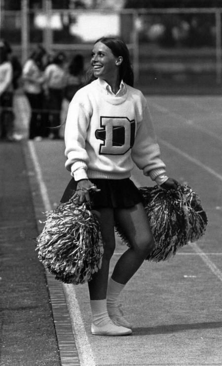 Football Game Outfit Highschool, Dickinson College, High School Cheerleading, School Cheerleading, Cheers Photo, Cheerleading Team, Football Game Outfit, Cheerleading Pictures, College Football Games