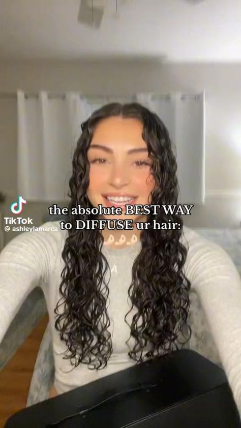 Island Escape: Vacation-inspired Hairstyle Ideas for Island Waves Curly Hair Diffuser, Curly Hair Advice, Wavy Hair Tips, Relaxed Chic, Straightening Curly Hair, Wavy Hair Care, Waves Tutorial, Curly Hair Care Routine, Hair Diffuser