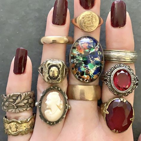 Vintage Rings Aesthetic, Jewelry Stacking, Rings Aesthetic, Rings Antique, Indie Jewelry, Rings Vintage, Look Boho, Nail Jewelry, Dope Jewelry