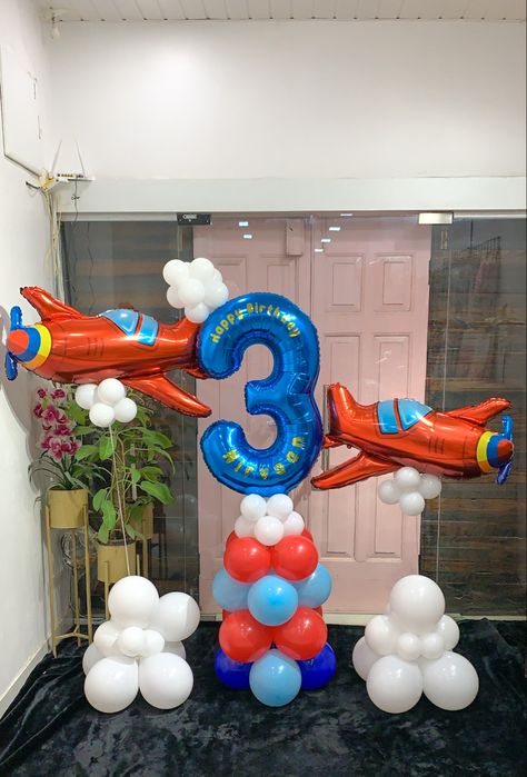 Plane Balloon Decor, Airplane Balloon Decorations, Airplanes Birthday Party, Times Flies Birthday Party, Airplane Balloon Arch, Plane Birthday Theme, Airplane Bday Party, Airplane 3rd Birthday Party, Airplane Piñata