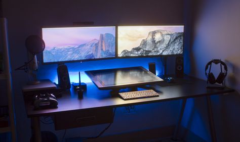 2x LG 29" Ultrawides / Cintiq - Album on Imgur Wacom Cintiq Desk Setup, Wacom Desk Setup, Cintiq Setup, Artist Setup, Ikea Galant, Desk Ikea, Artist Desk, Simple Computer Desk, Computer Desk Setup