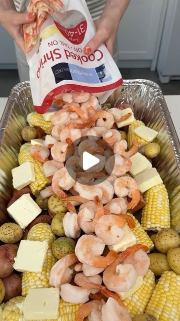 Essen, Seafood Boil Seasoning, Low Country Boil Recipe, Seafood Broil, Seafood Dinner Party, Easy Sunday Dinner, Cooking Soul Food, Fish Boil, Seafood Boil Party