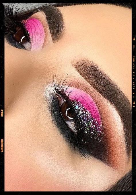 Pink and Glittery Makeup Look - Makeup Looks Inspiration - Eye Makeup Pink And Black Makeup Looks Black Women, Neon Pink Eye Makeup, Black And Pink Eyeshadow Looks, Dark Pink Eyeshadow Looks, Pink Black Eyeshadow, Pink And Grey Makeup, Black And Pink Makeup Looks, Black And Pink Eyeshadow, Pink And Black Eyeshadow Looks