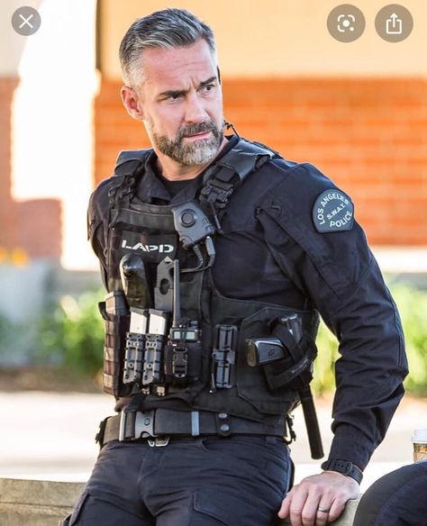 Swat Outfit, Cop Outfit, Cop Uniform, Grey Hair Men, Men's Uniforms, Handsome Older Men, Hot Cops, Outfits Hombre, Look Man