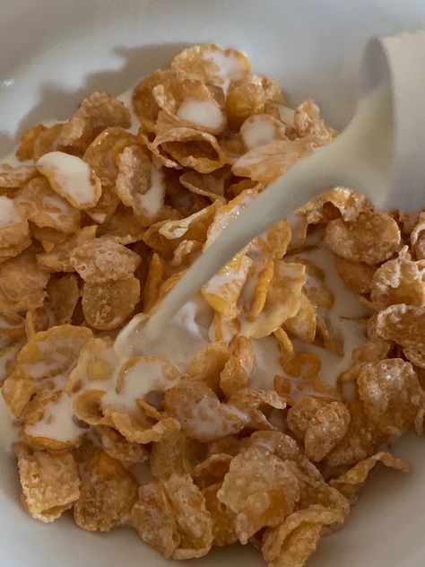 Essen, Cereal Astethic, Bowl Of Cereal Aesthetic, Breakfast Cereal Aesthetic, Cereals Aesthetic, Frosties Cereal, Cereal Aestethic, Aesthetic Cereal, Cereal Ideas