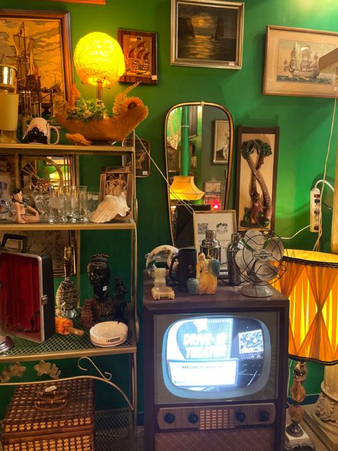 Green 70s Bedroom, 70s Room Inspiration, 70s Decor Aesthetic, 70s Green Aesthetic, Blue 70s Aesthetic, Vintage Room Ideas 70s, 70s Aesthetic Living Room, 60s Room Aesthetic, 80s Maximalism