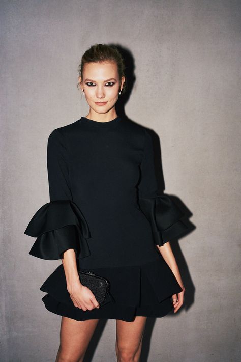 Night at the Museum: Karlie Kloss, Common, More Turn Out for the Whitney Art Party Photos | W Magazine @sommerswim Night At The Museum, Black Dress Outfits, Perfect Little Black Dress, W Magazine, Karlie Kloss, Style Noir, Art Party, Black Women Fashion, Looks Chic