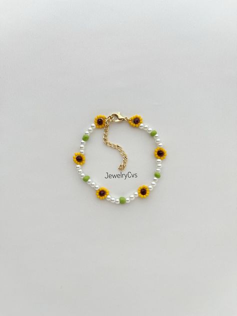 Sunflower Pearl Bracelet, Anklet Bead Jewelry#braceletideas,#diyjewelry, #jewelrydiyideas, #jewelrybeads, #beads Tiny Bead Bracelet Diy, Pearl Bracelet Diy, Kalung Manik-manik, Anklets Diy, Tiny Bead Bracelet, Бисер Twin, Gelang Manik-manik, Diy Jewelry Unique, Pulseras Diy