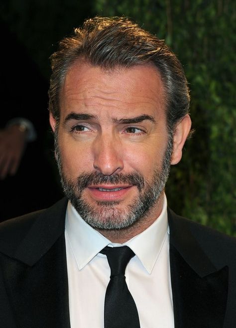 Jean Dujardin <3 ♡ ❤ Hollywood Star, Stevie Nicks Young, Jean Dujardin, Graydon Carter, Romantic Novel, Cool Hairstyles For Men, Vanity Fair Oscar Party, Male Portrait, Most Beautiful Man