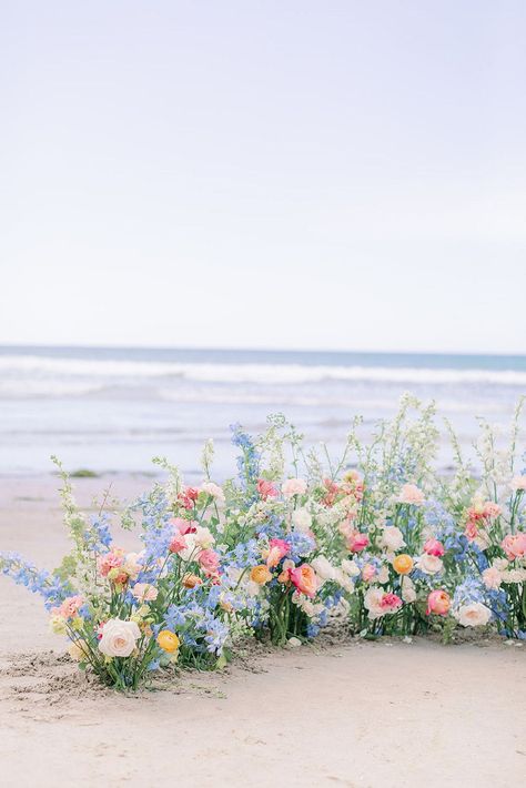 White With Pops Of Color Wedding, Call Me By Your Name Wedding, Beachy Floral Wedding, Pastel Coastal Aesthetic, Beach Wedding Wild Flowers, Beach Flower Wedding, Wildflower Coastal Wedding, Beach Themed Wedding Flowers, Beach Theme Wedding Flowers