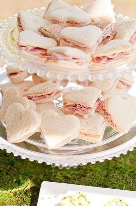 Ideas For Bridal Shower, Princess Tea Party, Tea Party Food, Summer Garden Party, Bridal Shower Food, Bridal Tea, Tea Party Bridal Shower, Afternoon Tea Parties, Bridal Shower Brunch