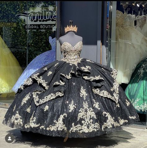 Black Swan Quinceanera Theme, Quinceanera Dresses Sleeves, Black And Gold Quince Dress, Black And Gold Quinceanera Dresses, Black And Gold Quinceanera Theme, Black And Gold Quince, Black And Gold Ball Gown, Black Quince Dress, Champagne Quince Dresses