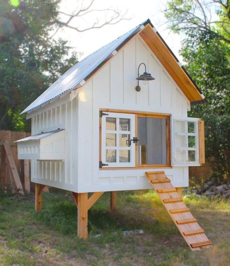 Walk In Chicken Coop, Chicken Coop Garden, Cute Chicken Coops, Backyard Chicken Coop Plans, Chicken Coup, Diy Chicken Coop Plans, Chicken Coop Run, Backyard Chicken Farming, Coop Design