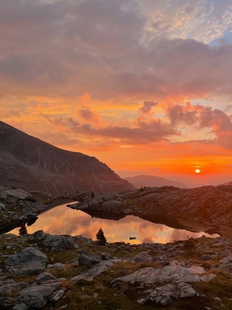 Orange Sunset Mountains, Sunset In Mountains Aesthetic, Hiking Sunset Aesthetic, Orange Mountain Aesthetic, Mountains At Sunset, Sunrise Aesthetic Mountain, Red Mountains Aesthetic, Sunrise Mountain Aesthetic, Sunset On Mountains