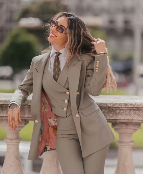 Interview Outfits Women, Chic Dress Classy, Career Outfits, Blazer Outfits For Women, Business Casual Outfits For Work, Stylish Work Attire, Business Outfits Women, Woman Suit Fashion, Classy Work Outfits