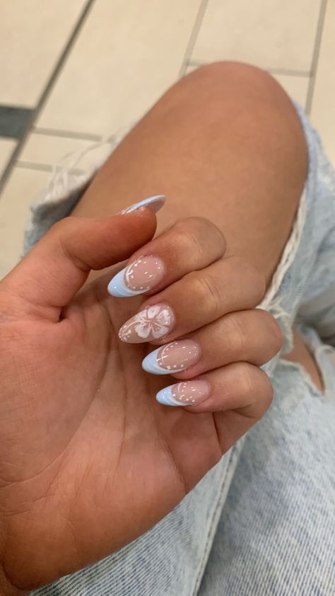 Nails For Holiday Summer Short, Nails Acrylic Holiday Summer, Nails For Festival Summer, Aesthetic Short Nails Summer, Vacation Nails Floral, Simple Beach Nails Gel, Island Vibe Nails, Aloha Flower Nails, Holiday Nails Summer Almond