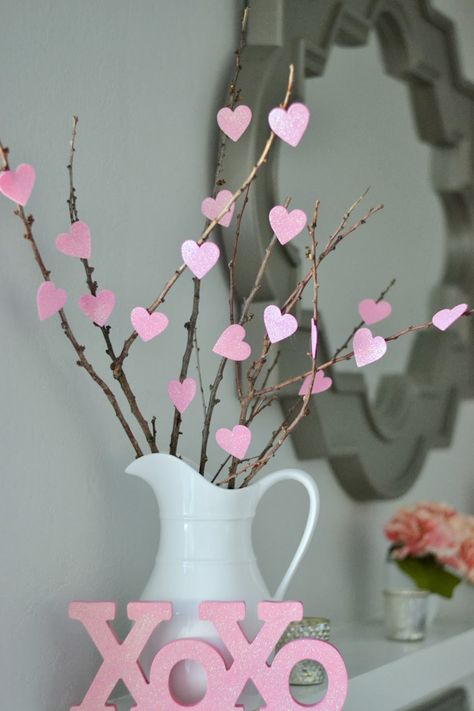 Money Hip Mamas: Cute (and Cheap!) DIY Valentine's Day Decorations Valentine’s Day Trends 2024, Valentines Day Decorating Ideas, Valentine Day Centerpieces Ideas, Valentines Diy Decor, Valentine Table Centerpieces, Valentine’s Day Decorating Ideas, Valentines House Decor, Valentine’s Day Crafts, Valentines Table Centerpieces