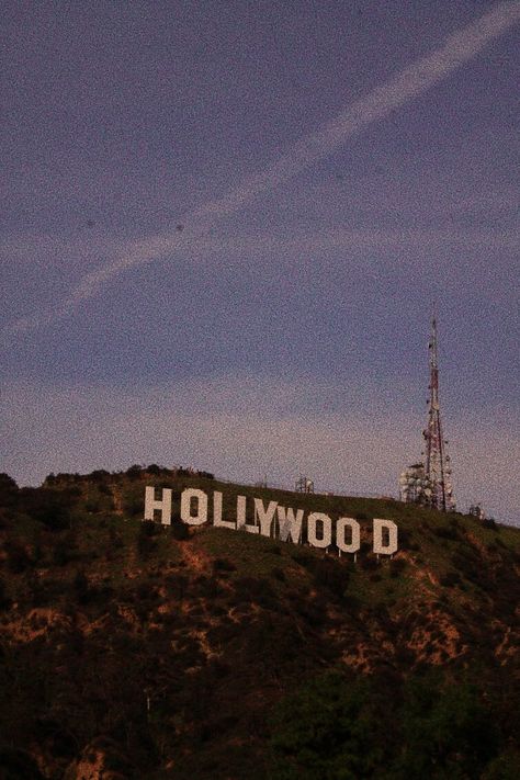 Hollywood Sign // Los Angeles 🌞 Los Angeles, Halloween Los Angeles, Vintage California Photography, Hollywood Sign Aesthetic, Hollywood Background, Los Angeles 80s, Americana Core, Hollywood Wallpaper, Vintage Hollywood Sign