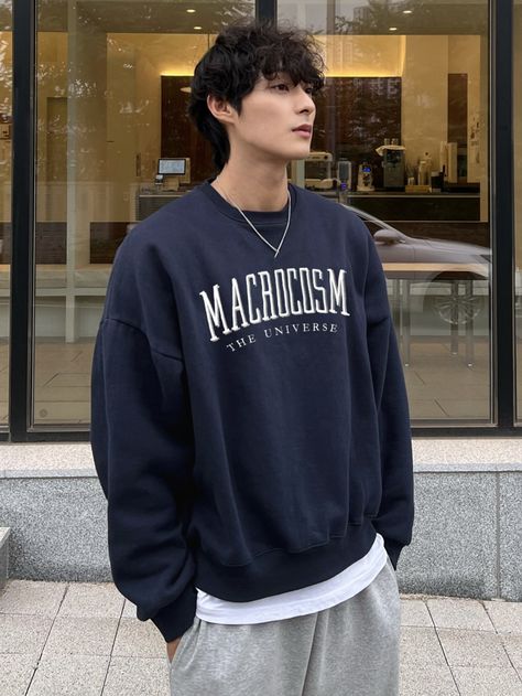 Men Hoodie Outfit Ideas, Men Clothing 2023, Boys Clothing Style, Casual Outfits Men Hoodie, Pullover Men Outfit, Men Oversized Sweater Outfit, Navy Blue Mens Outfits Casual, Teenage Mens Fashion, Pull Over Outfits Men