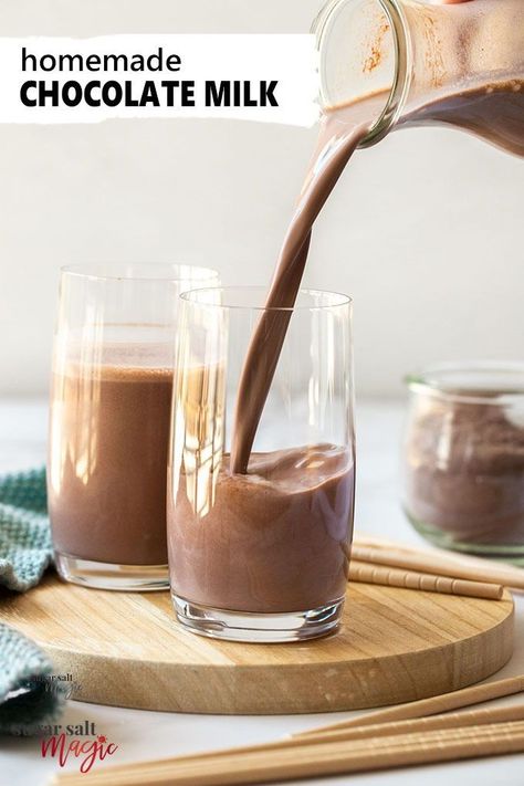 Essen, Chocolate Milk Homemade, Homemade Chocolate Milk Recipe, Homemade Chocolate Milk Powder, Diy Chocolate Milk, How To Make Chocolate Milk, Chocolate Milk With Cocoa Powder, Flavored Milk Recipes, Homemade Chocolate Milk