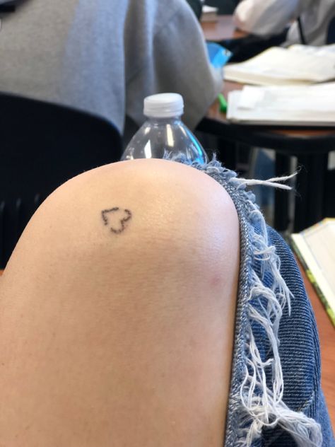 vibe cute little black stick n poke tattoo <3 heart Mini Stick N Poke, Tooth Tattoo Stick And Poke, Punk Stick N Poke, Mini Tats Stick And Poke, Matching Bsf Stick And Pokes, Centipede Stick And Poke, Stick N Poke Stencil, Stick And Poke Small Tattoos, Stick And Poke Friendship Tattoo