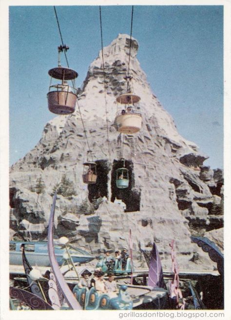 Card #35: Disneyland Skyway passes through Matterhorn Mountain. Vintage Disneyland, Disneysea Tokyo, It’s A Small World, Disneyland Anaheim, Disneyland California Adventure, Disneyland Photos, Retro Disney, Disney Memories, Disneyland California