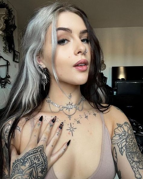 Most Aesthetic Tattoos, Woman’s Throat Tattoo, Red Throat Tattoo, Neck To Chest Tattoo, Subtle Neck Tattoos Women, Throat Chest Tattoo, Dainty Throat Tattoos For Women, Tattoo Throat Woman, Front Of The Neck Tattoos