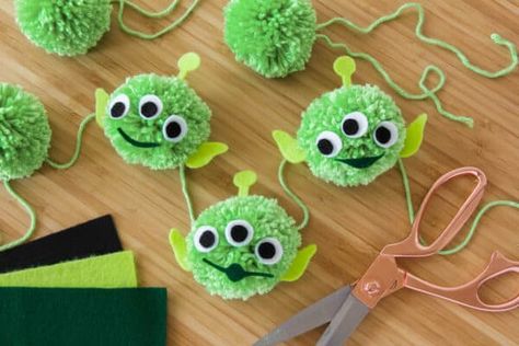 Disney Crafts For Kids, Toy Story Crafts, Alien Crafts, Disney Diy Crafts, Toy Story Alien, Toy Story Birthday Party, Pom Pom Crafts, Toy Story Birthday, Toy Story Party