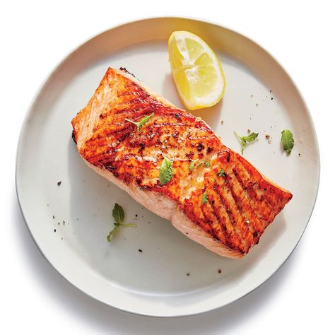 Broiled Salmon with Lemon | MyRecipes Basic Salmon Recipe, Broiled Salmon Recipes, Salmon Lemon, Salmon With Lemon, Cooking Steak, 21 Day Meal Plan, Broiled Salmon, Iftar Recipes, Lemon Salmon