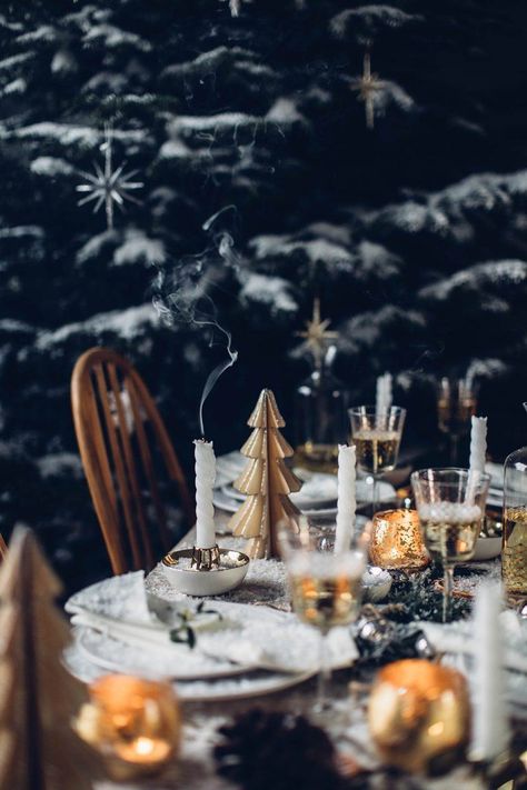 Christmas Gathering Stories for Zara Home - Our Food Stories Natal, Essen, Zara Christmas, Zara Home Christmas, Moody Christmas, Decor Natal, Tea Time Table, Home Christmas Decor, Christmas Styling