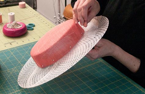 Couture, Sinamay Hats How To Make, How To Make A Hat Out Of Fabric, How To Make A Hat, Hat Making Tutorial, Creative Hats, Millinery Diy, Make Your Own Hat, Fascinator Diy