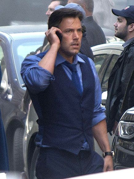 PHOTO: See Ben Affleck as Bruce Wayne on Batman v Superman Set http://www.people.com/article/ben-affleck-batman-bruce-wayne-photo Ben Affleck Bruce Wayne, Jennifer Garner Style, Affleck Batman, Ben Afleck, Ben Affleck Batman, Batman V Superman: Dawn Of Justice, Superman Dawn Of Justice, Batman Poster, Batman V Superman