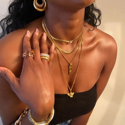 Miiriya on Twitter: "https://t.co/uH2NSujsQu… " Estilo Hippie, Gold Girl, Black Femininity, Gold Aesthetic, Jewelry Accessories Ideas, Dope Jewelry, Jewelry Lookbook, Stacked Jewelry, Brown Girl
