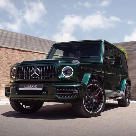 Emerald Green Range Rover, Green G Wagon, Emerald Green Car, Prom Cars, Prom Car, Jeep Mercedes, Expensive Life, Story References, Luxurious Mansions