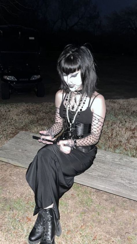 Impress any goth girl with our curated list of the top 60 goth gifts for her. Explore unique and darkly enchanting gift ideas in our guide! 🕷️🕸️ Trad Goth Outfits, Goth Outfit Inspo, Traditional Goth, Goth Fits, Goth Gifts, Goth Outfit Ideas, How To Impress, Romantic Goth, Goth Look