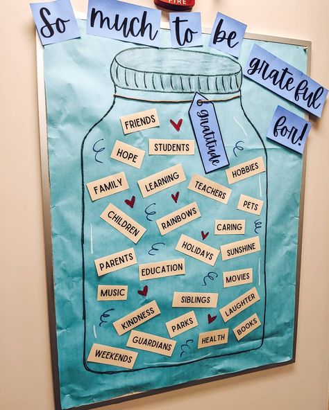 Gratitude Jar Bulletin Board Motivational Bulletin Boards For School, Bulletin Board Projects, Mentor Board Ideas, Decorate Poster Board Ideas, Project Boards Ideas, Back To School Staff Bulletin Boards, Gratitude School Activities, Office Notice Board Ideas Creative, Positivity Project Bulletin Board