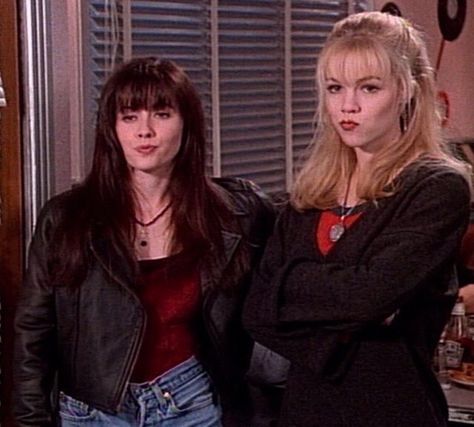 90210 Outfits, Happy Birthday Jennie, 90210 Fashion, Tv Characters Outfits, Brenda Walsh, Jennie Garth, 90s Fashion Women, Wish You Well, Shannen Doherty