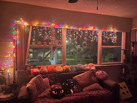 Friends| apartment inspiration| aesthetic| friends| inspo| living room inspo| holiday | Friend House Aesthetic, Friends Style Apartment, Friends Living Together House, 2000 House Decor, Roommate Apartment Aesthetic, Apartment Friends Aesthetic, Chaotic Apartment Aesthetic, Friend Apartment Aesthetic, Cramped Apartment Aesthetic