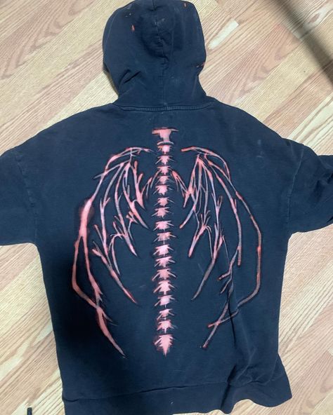 bleached it 😎 didnt turn out how i wanted it to, but im happy with it 🙏 now i have a matching sweater to my skeleton shirt #ninespages #art #artist #diy #diyclothes Emo Bleach Shirt, Bleach Shirt Grunge, Bleach Clothing Designs, Bleached Shirt Designs Y2k, Bleached Skeleton Shirt, Bleach Shirt Design Ideas, Skeleton Shirt Diy, Bleach Tshirt Designs Diy, Diy Skeleton Shirt