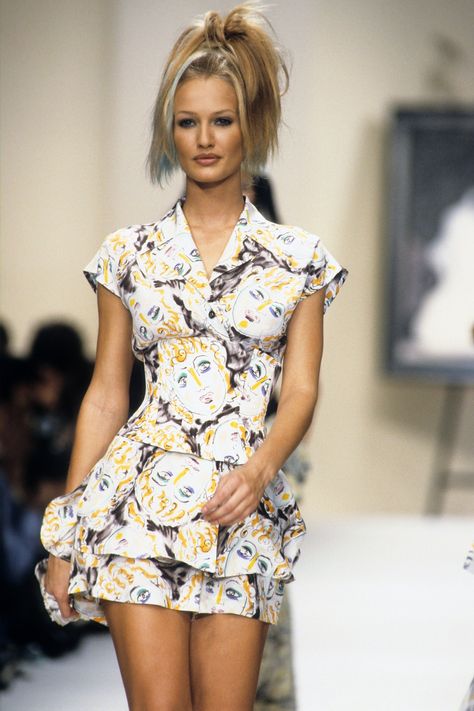 Style Année 90, Fashion 1990s, Karen Mulder, Models 90s, 90s Runway Fashion, Vintage Runway, 1990s Fashion, Chanel Spring, Mode Vintage